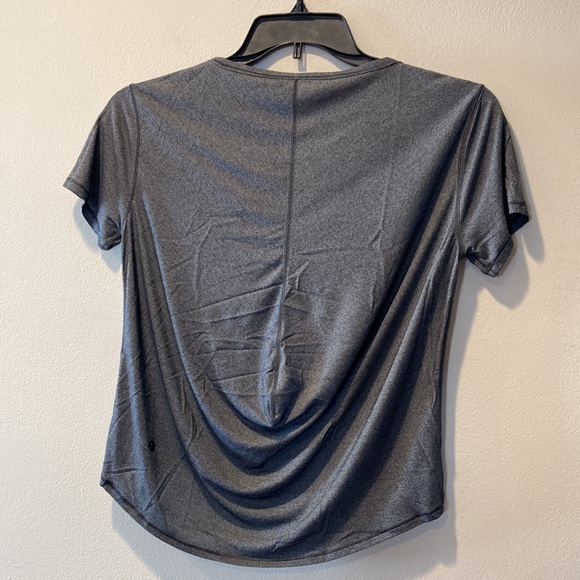 Lululemon brand Gray athlete is athletic women’s sport top exercise gym, size 4 - Picture 2 of 5